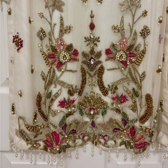 Pakistani Shalwaar Kameez 3 piece suit (fancy/formal) - Picture 4 of 6